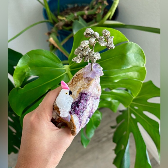 Parrot Carving & Tree on Fluorite - Picture 6 of 7